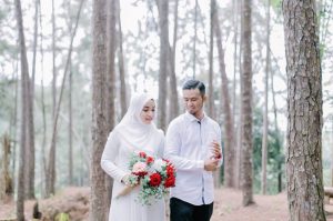 SAJAHEBOH.COM - Lelaki Rakam Gambar Gadis Ambil Lauk Di Majlis Perkahwinan, Kini Jadi Isteri Sah
