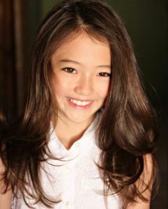 SAJAHEBOH.COM - Baru Berusia 8 Tahun, Terkenal Sebab Memiliki Wajah Jelita Dan Comel Persis Model!