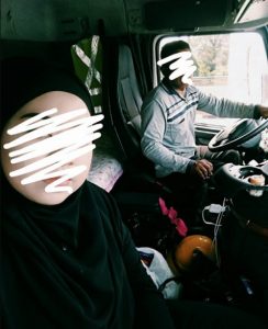 SAJAHEBOH.COM - “Tiba-Tiba Rasa Sebak, Begini Rupanya Ayah Kerja Dari Dulu Sampai Anak Masuk Universiti,” Perasaan Anak Bila Ikut Ayahnya Pandu Treler