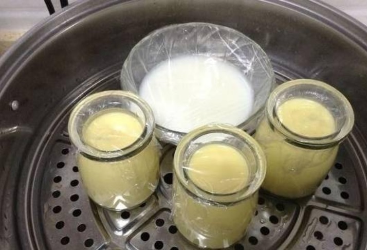 SAJAHEBOH.COM - Ibu Menemukan Cara Baru Menggoreng Telur dengan Gunakan “Saringan Minyak”, Lepas Dihidangkan Terus Dilahap Habis!