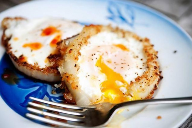 SAJAHEBOH.COM - Ibu Menemukan Cara Baru Menggoreng Telur dengan Gunakan “Saringan Minyak”, Lepas Dihidangkan Terus Dilahap Habis!