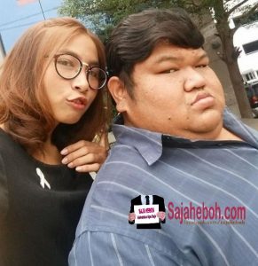 SAJAHEBOH.COM - Paras Rupa Bukan Pilihan - Kata Gadis Cantik Yang Mengejutkan Ramai Orang. Namun Apa Sebenarnya Yang Ada Pada Lelaki Ini?