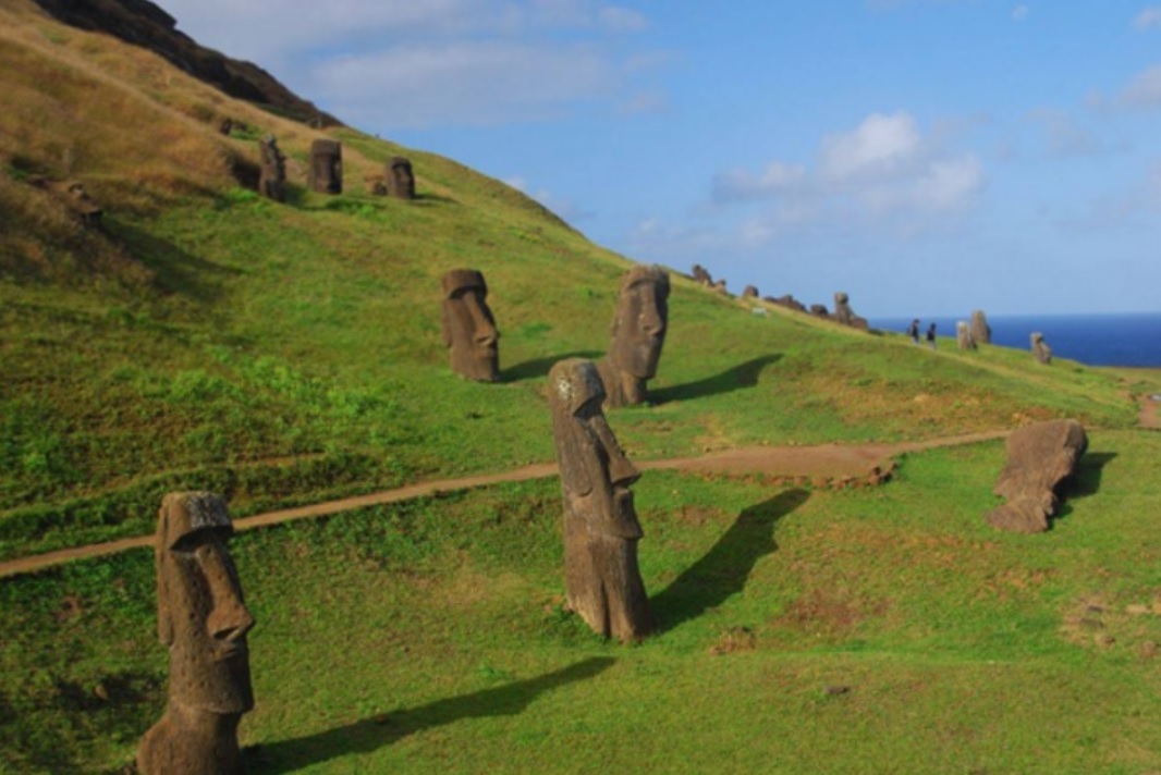 SAJAHEBOH.COM - Rahsia Misteri Patung Kepala Manusia Purba (Moai) Di Chile