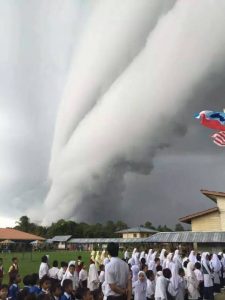 SAJAHEBOH.COM - Gempar Di Sabah! Penduduk Ketakutan Dengan Kehadiran Gumpalan Awam Pelik Dan Menggerunkan