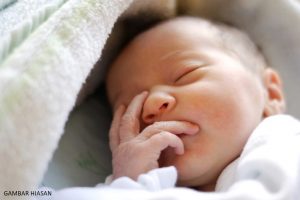 SAJAHEBOH.COM - 'Dia Datang Dan Terus Nak Dukung Anak Saya' - Ibu Dakwa Dirinya Hampir Dipukau Dan Bayi Nyaris Diculik