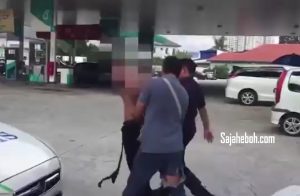SAJAHEBOH.COM - Tindakan Mangsa Samun Beli Balik Kamera Yang Dicuri Buatkan Para Penyamun Terperangkap Dan Ketakutan