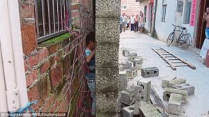 SAJAHEBOH.COM - Budak Lelaki Tersekat Di Celah Tembok Dinding Dan Tak Dapat Keluar Selepas Main Sorok-sorok