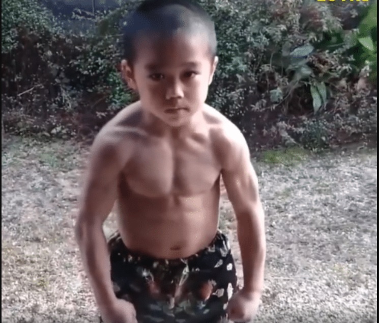 SAJAHEBOH.COM - Kanak-kanak Ini Mempunyai Kelincahan Luar Biasa Hingga Disamakan Dengan Bruce Lee, Sungguh Lincah!
