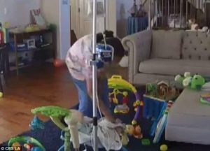 SAJAHEBOH.COM - Ibu Hampir Pengsan Saksikan Anak Kecilnya Didera Jururawat Yang Dibayarnya Mahal Melalui Rakaman CCTV