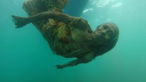 SAJAHEBOH.COM - Wanita 74 Tahun Ini Kutip Duit Syiling Di Dasar Laut Setiap Hari Untuk Hidup