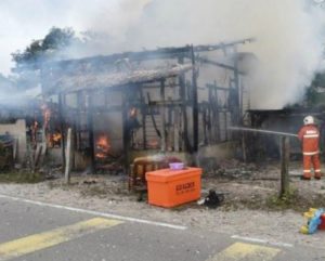 sajaheboh.com - Keluarga 10 Beranak Hilang Duit RM25,000 Dan Tempat Tinggal Dalam Sekelip Mata