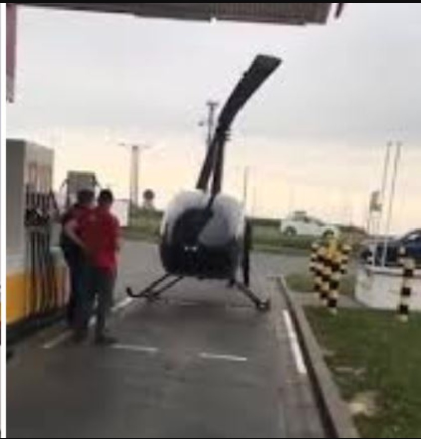 sajaheboh.com -  Helikopter Mendarat Di Shell Untuk Isi Minyak Buat Para Pelanggan Dan Orang Ramai Tergaman