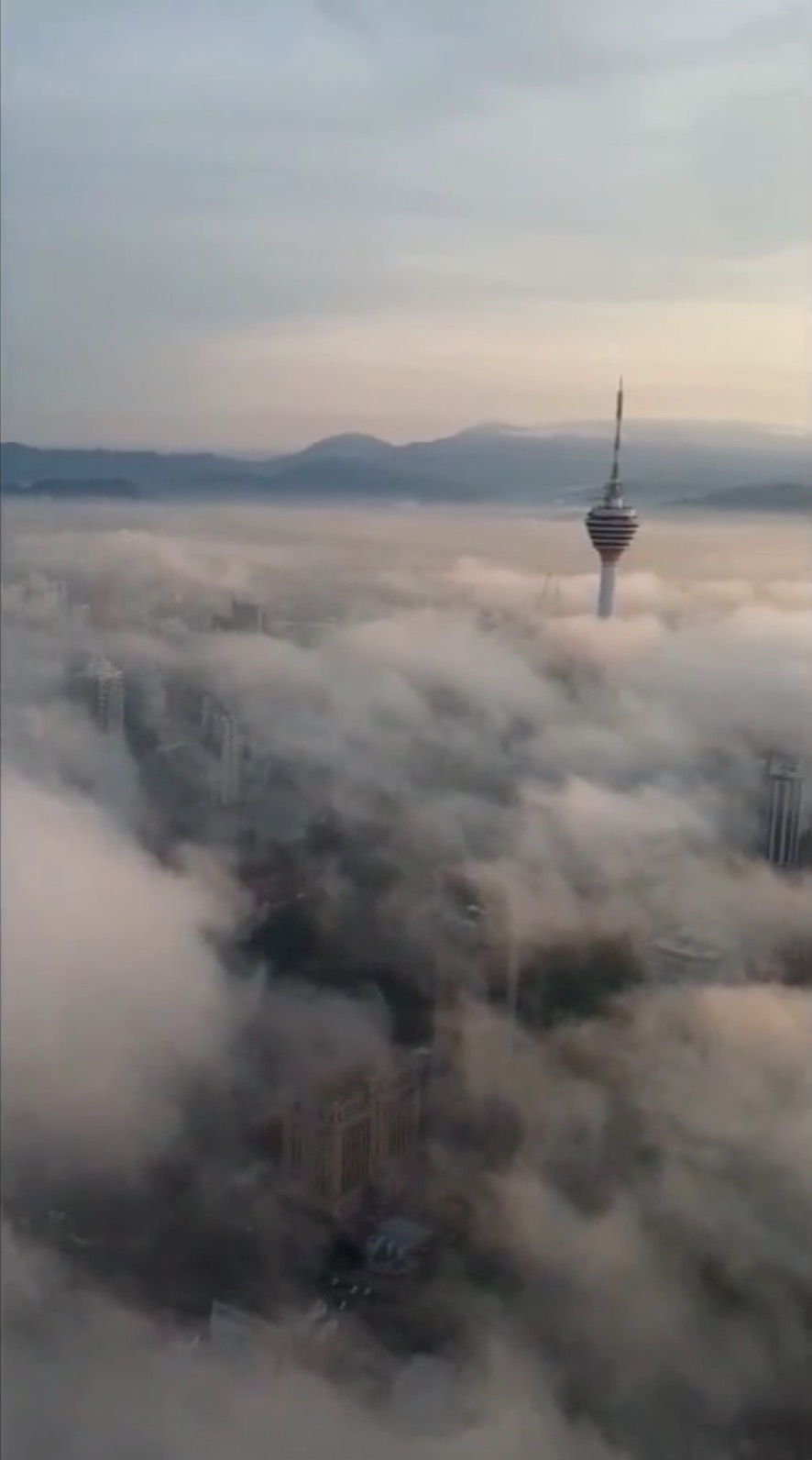 Bakal Jadi Bangunan Tertinggi Malaysia Mengatasi Menara Kembar Petronas (KLCC), Pekerja Kongsikan Pemandangan Menakjubkan Dari Atas